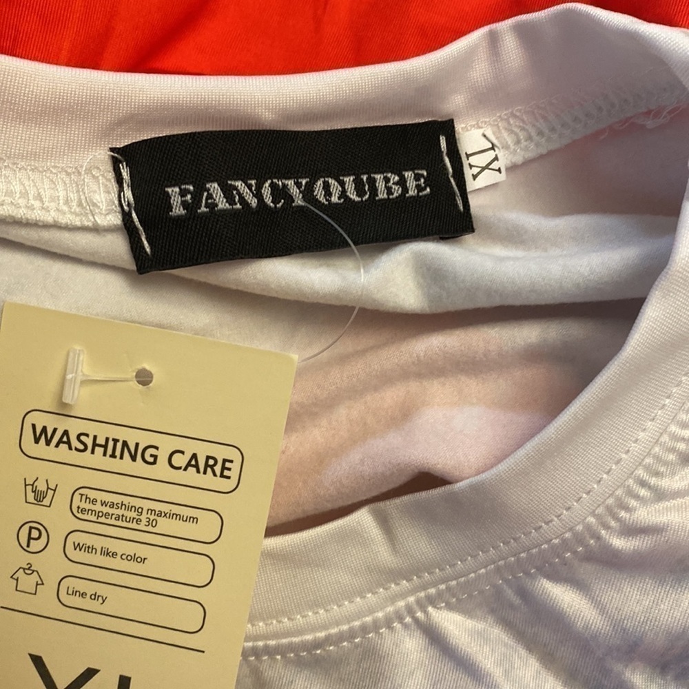 Fancycube Santa Long Sleeved Top XL NWT - Picture 8 of 9